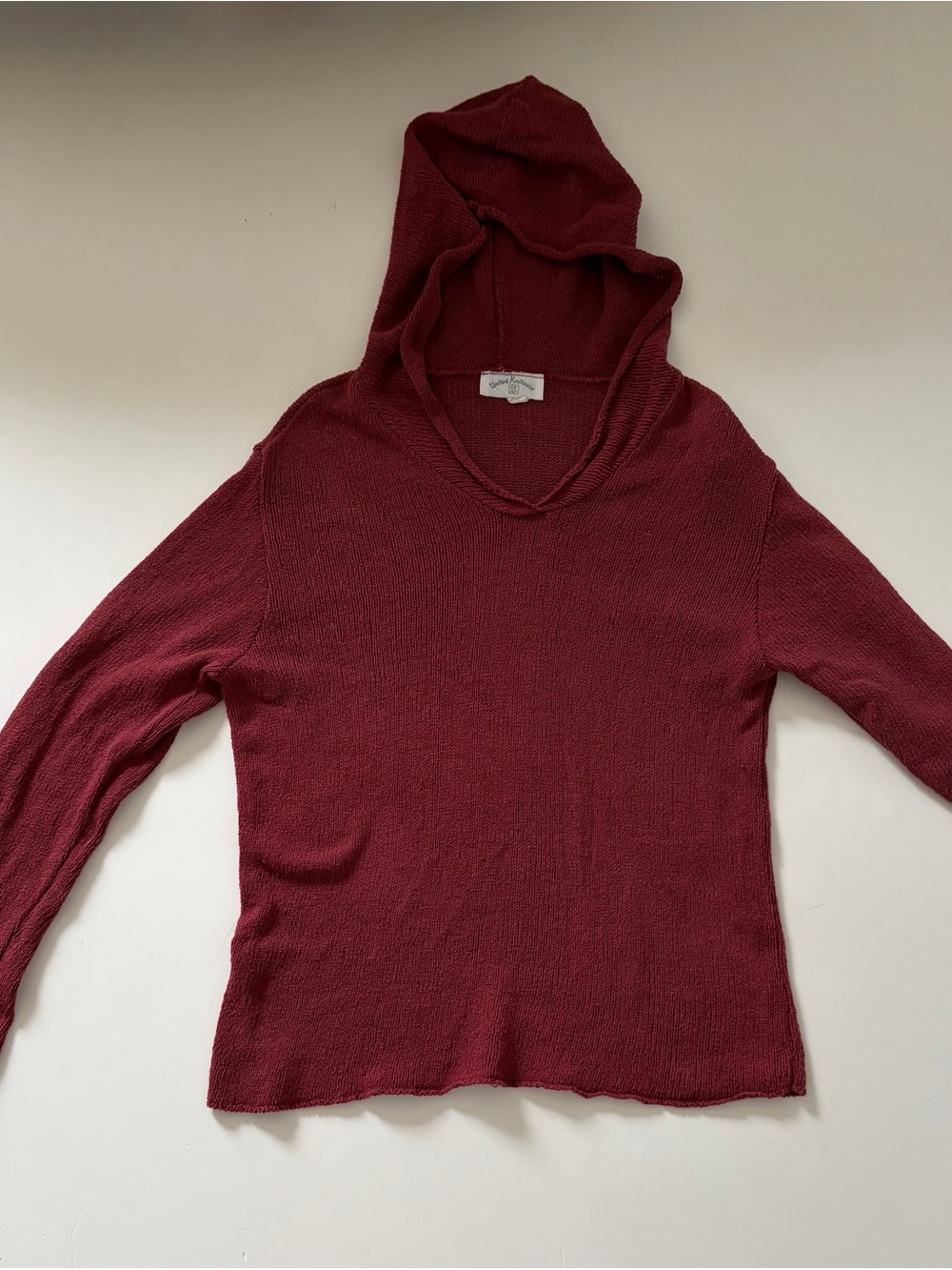 Vintage United Knitwear Women’s Lightweight Hooded Sweater in Wine Red